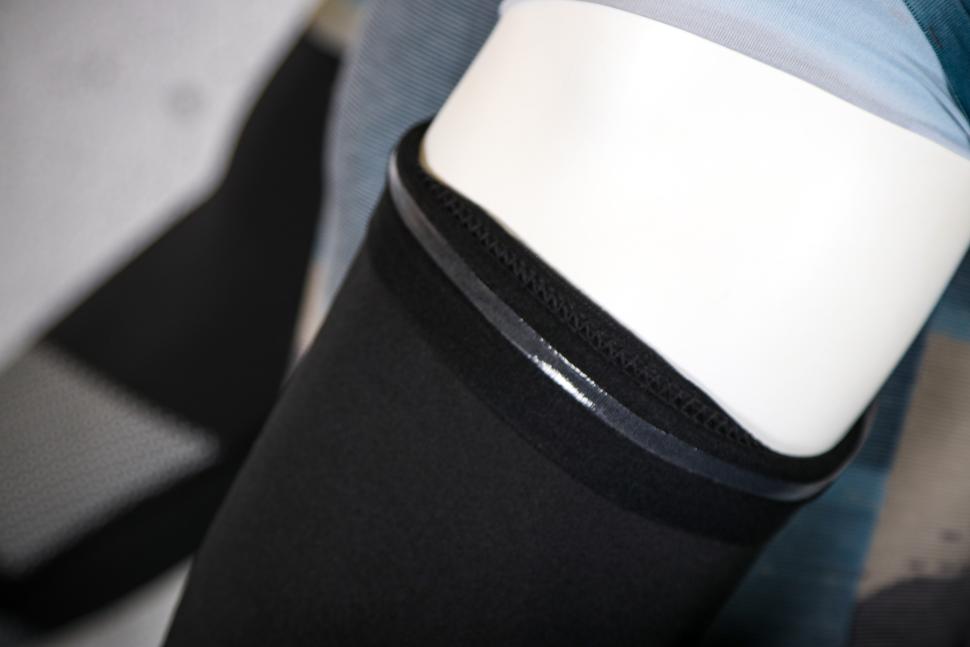 2024 Madison DTE Stellar Tech Isoler Thermal Arm Warmers With DWR - top cuff gripper.jpg