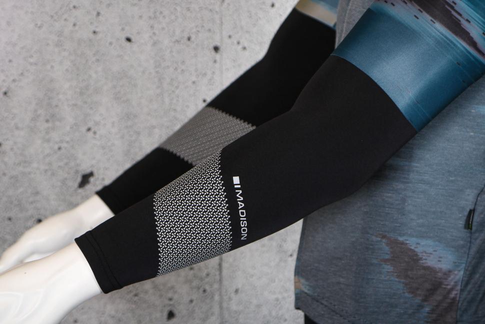 2024 Madison DTE Stellar Tech Isoler Thermal Arm Warmers With DWR.jpg