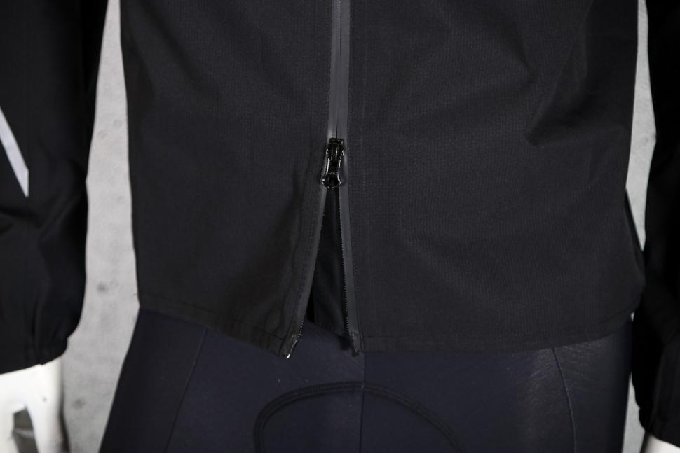 2024 Madison Freewheel Men's Waterproof Jacket - zip 2.jpg