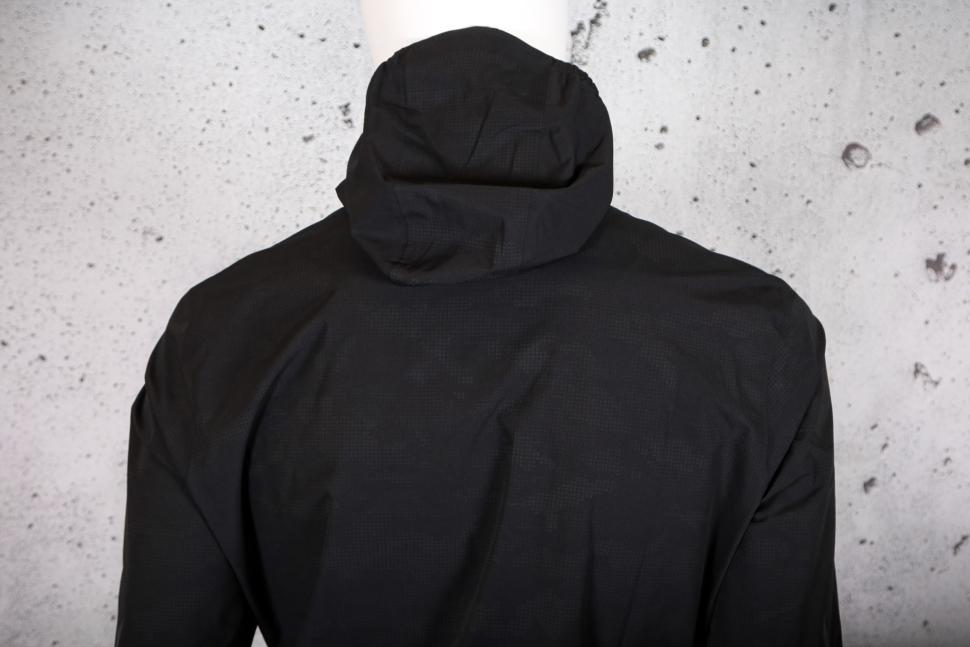 2024 Madison Roam Men's Stellar Tech 2-Layer Waterproof Jacket - shoulders.jpg