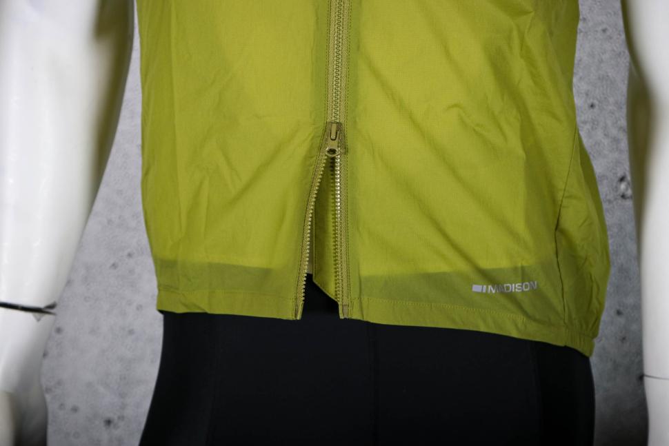 2024 Madison Roam Men’s Windproof Packable Primaloft Gilet - zip.jpg