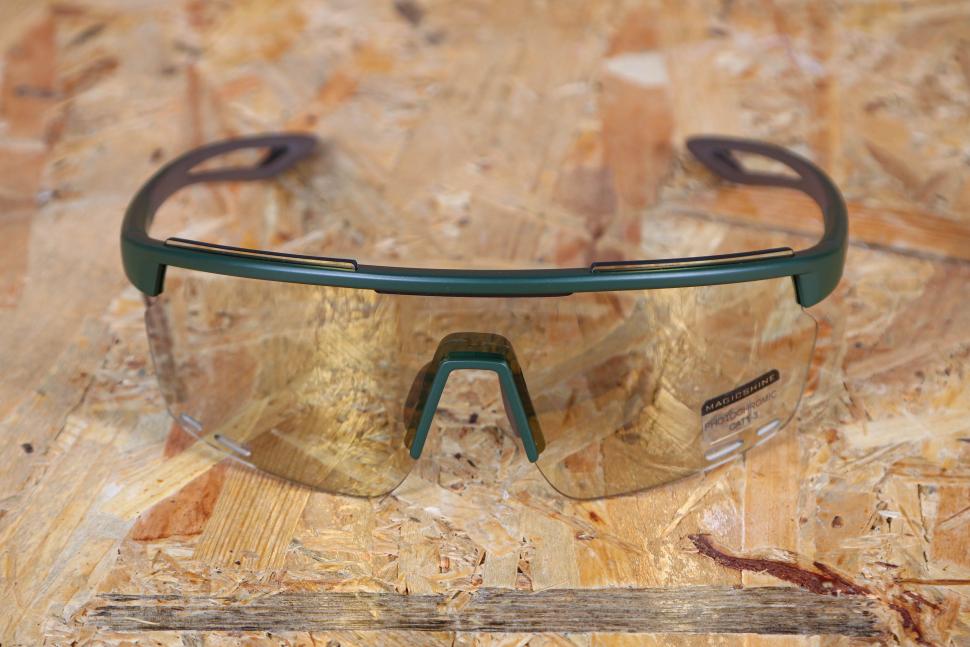 2024 Magicshine Rouleur Colour Photochromic Sunglasses - front