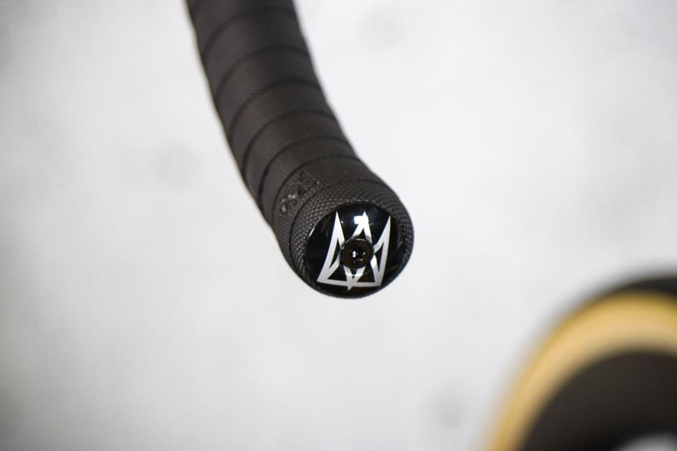 2024 Mason Cycles Resolution 3 SRAM Force - bar end plug.jpg