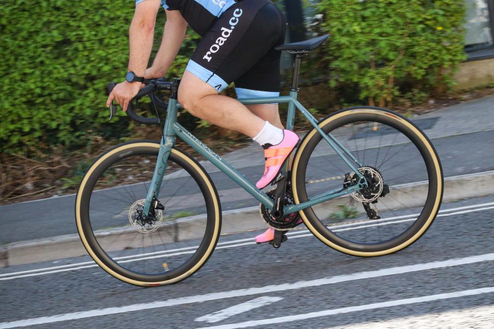 2024 Mason Cycles Resolution 3 SRAM Force - riding 4.jpg