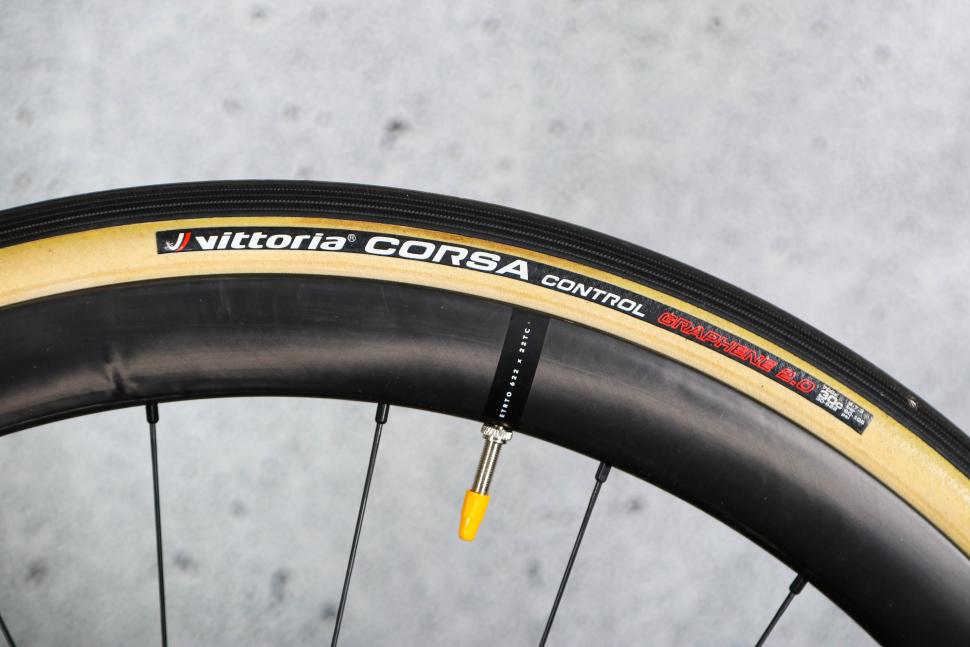 2024 Mason Cycles Resolution 3 SRAM Force - tyre and rim.jpg
