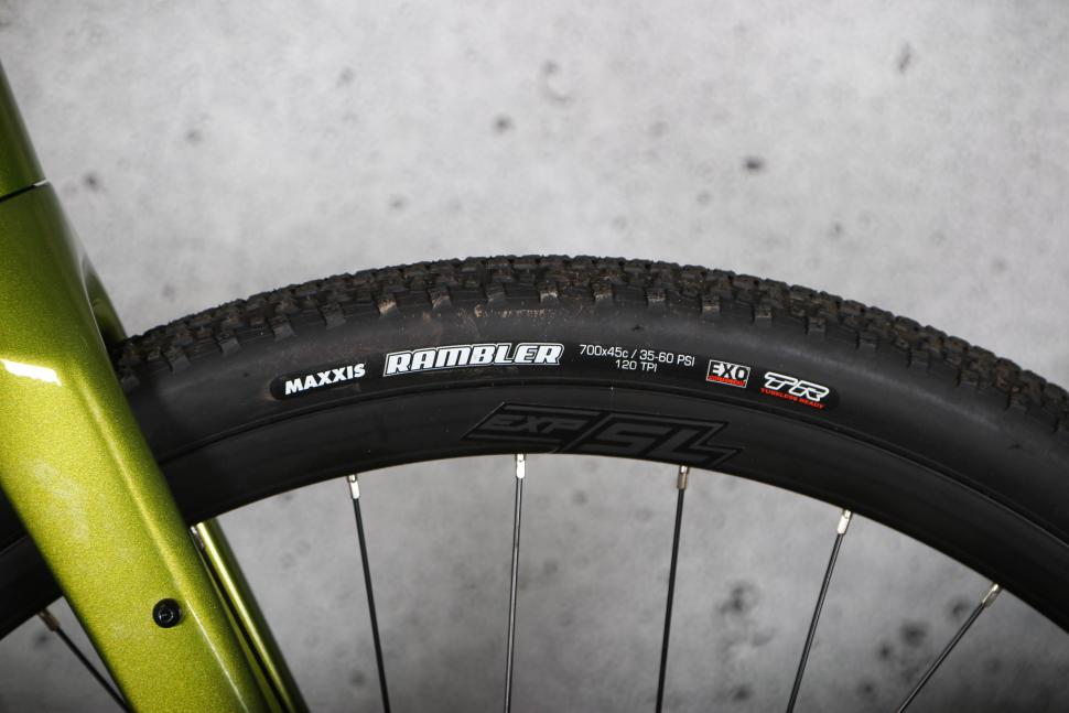 2024 Merida Silex 400 - tyre and rim.jpg