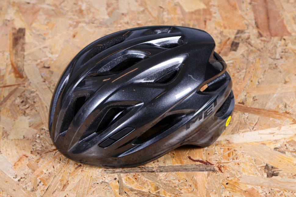 2024 Met Idolo helmet.jpg