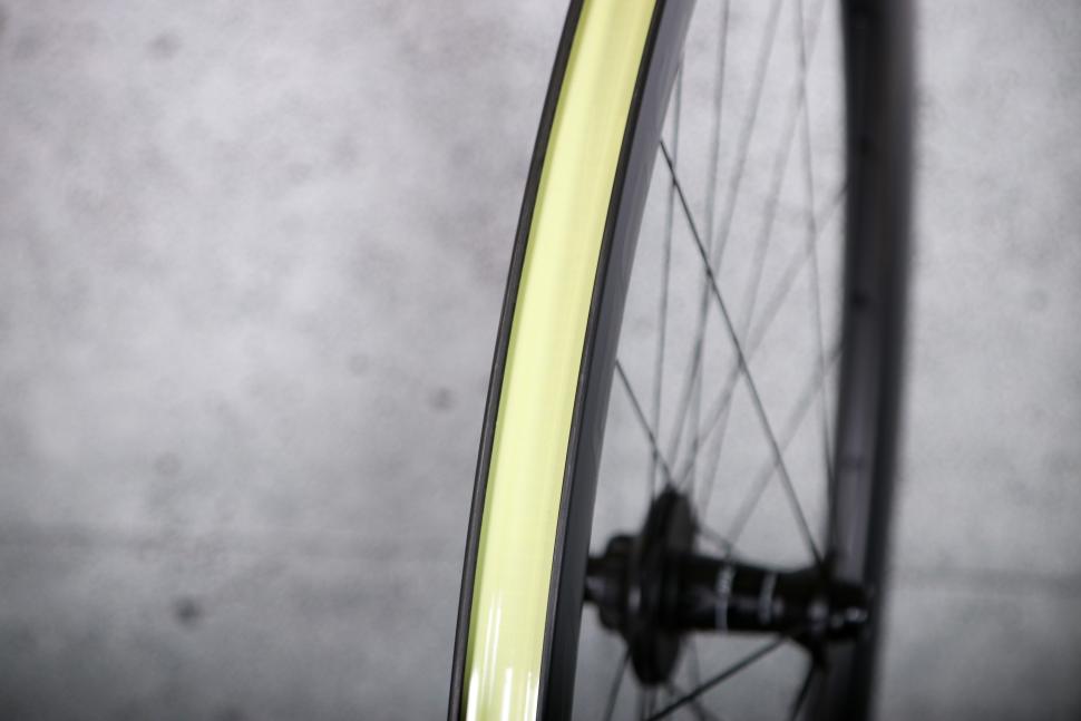 2024 Miche Kleos 50mm Tubeless Wheelset - rim bed.jpg