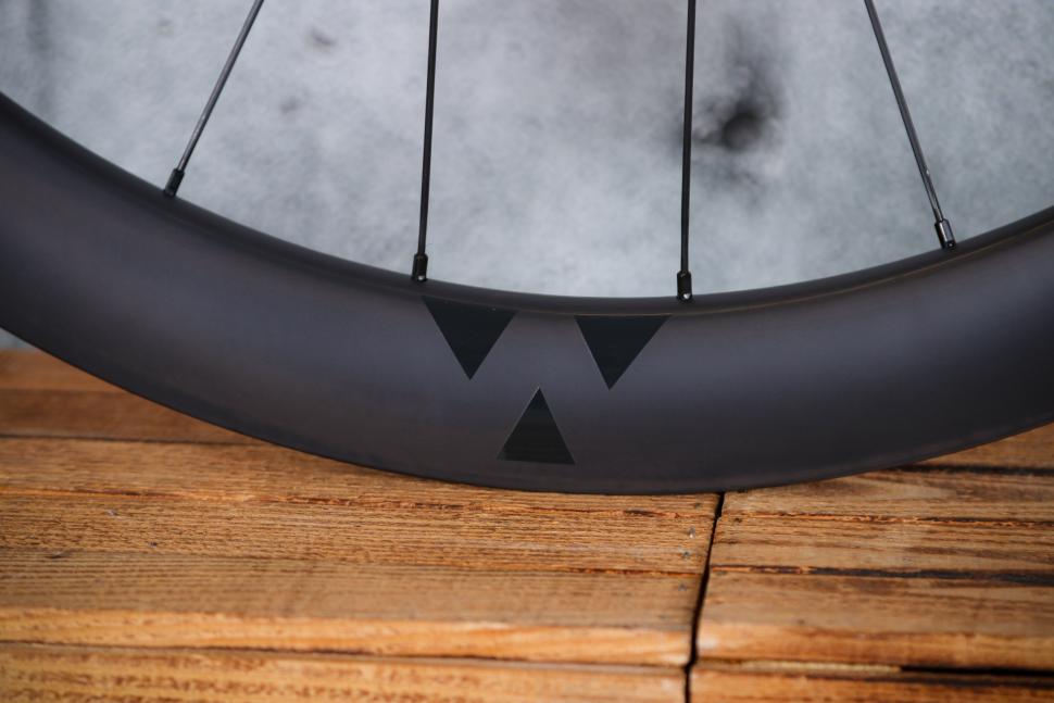 2024 Miche Kleos 50mm Tubeless Wheelset - rim detail 3.jpg