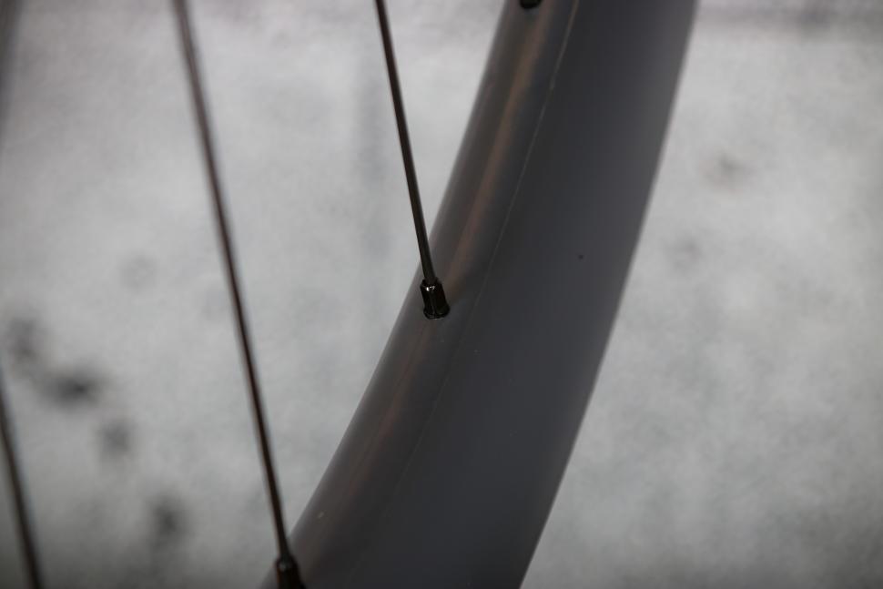 2024 Miche Kleos 50mm Tubeless Wheelset - spoke nipple.jpg