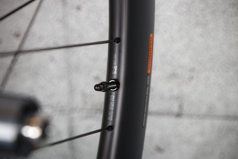 2024 Miche Kleos 50mm Tubeless Wheelset - vale detail 2.jpg