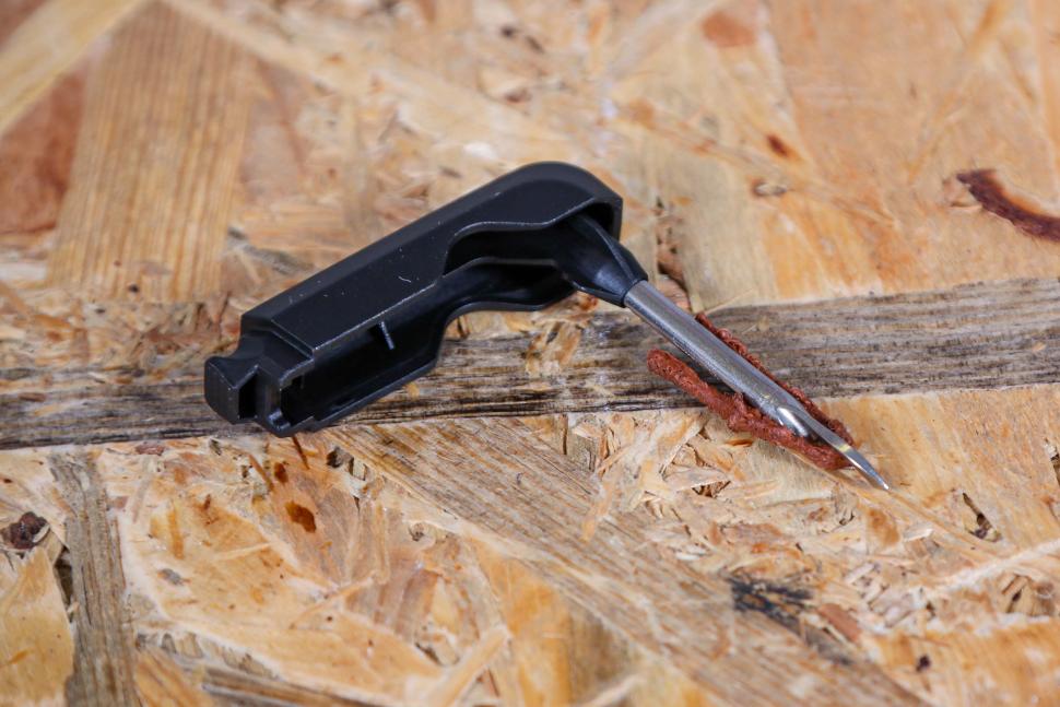 2024 Milkit Hassle&rsquo;off - puncture tool 1.jpg