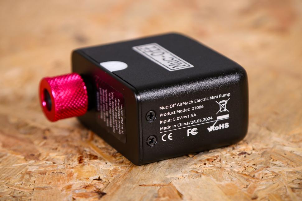 2024 Muc-Off AirMach Electric Mini Inflator - base.jpg