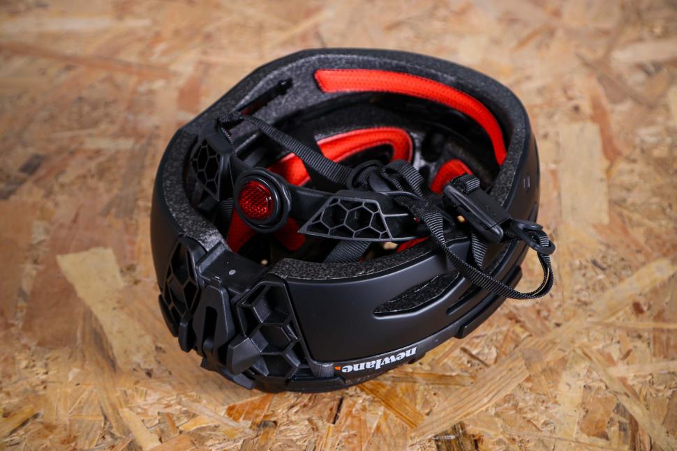 2024 Newlane Foldable Helmet - tension system.jpg