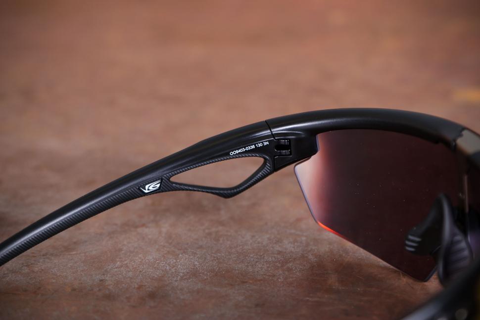 2024 Oakley Sphaera sunglasses - hinge inside.jpg