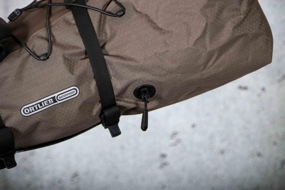 2024 Ortlieb Seat-Pack QR 13 L - detail.jpg