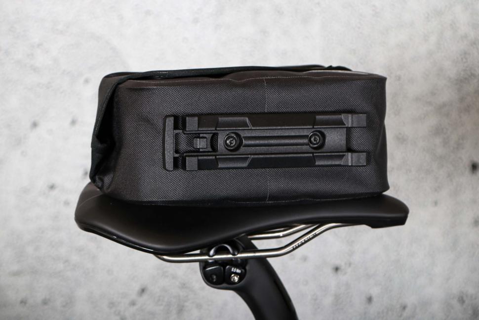 2024 Ortlieb Toptube-Bag - base.jpg