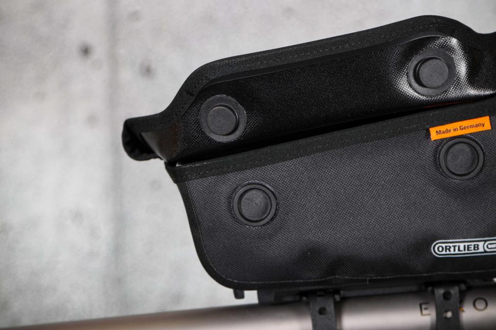 2024 Ortlieb Toptube-Bag - magnetic fasteners.jpg