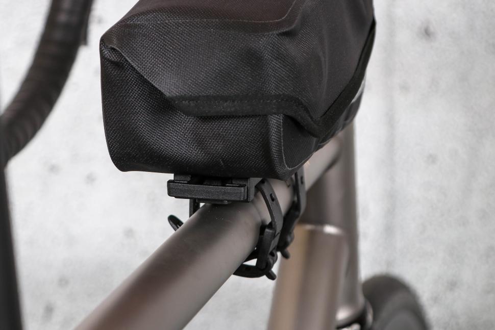 2024 Ortlieb Toptube-Bag - quick release button.jpg