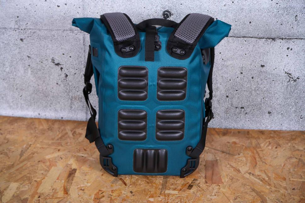 2024 Ortlieb Vario - back padding.jpg