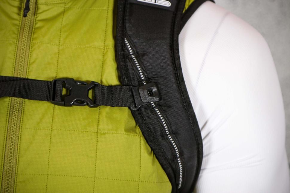 2024 Ortlieb Vario - chest strap adjustment.jpg