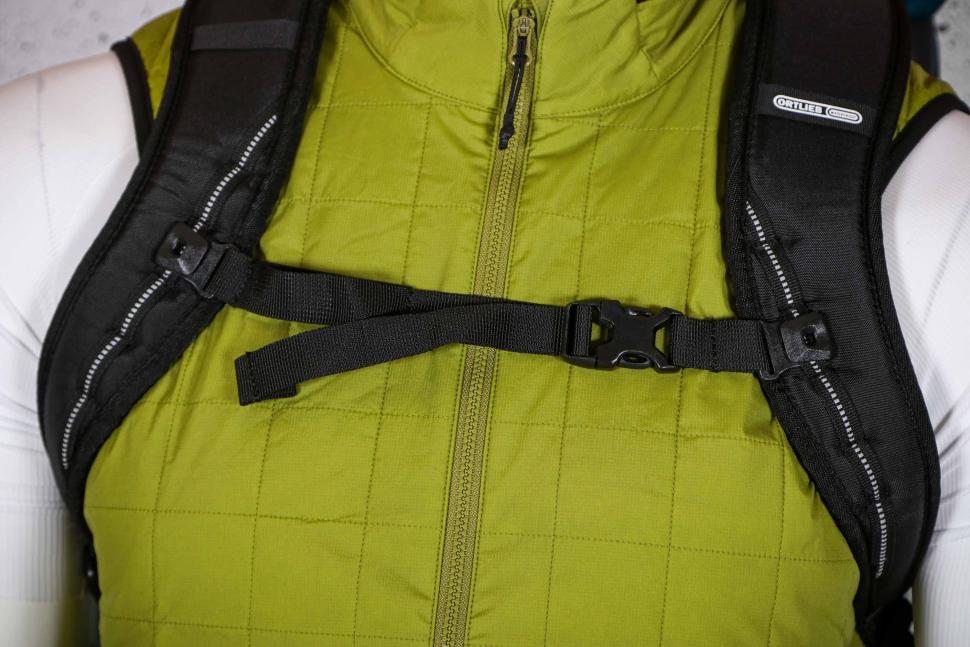 2024 Ortlieb Vario - chest strap.jpg