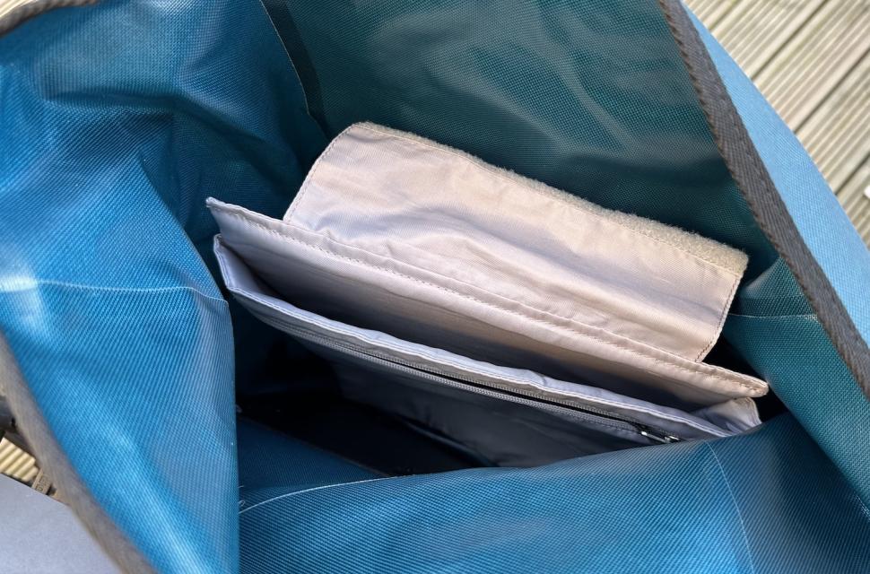 2024 Ortlieb Vario inside 1.jpg