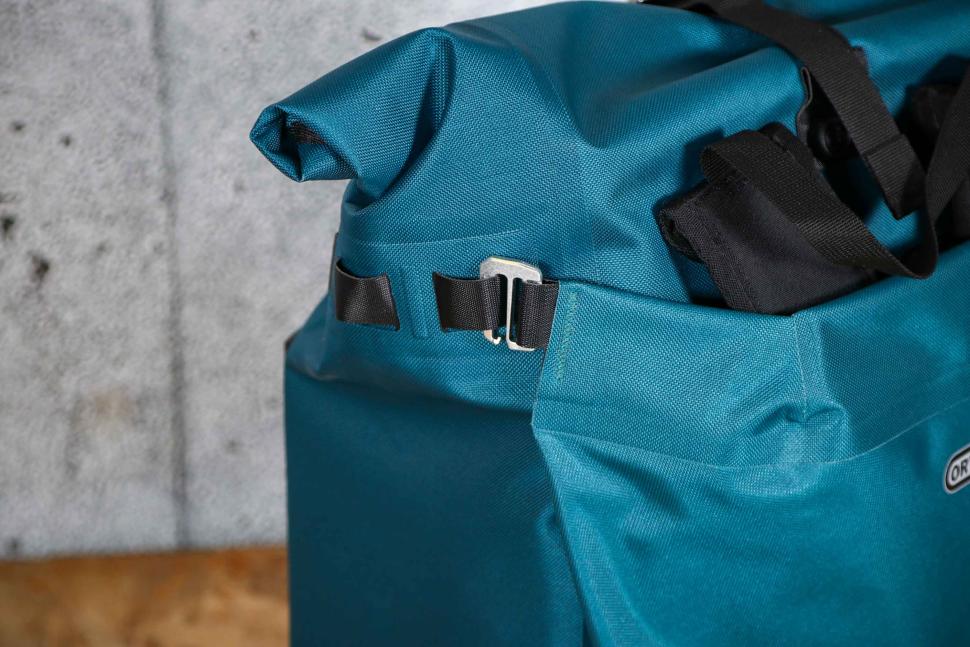 2024 Ortlieb Vario - pannier fixings cover clasp.jpg
