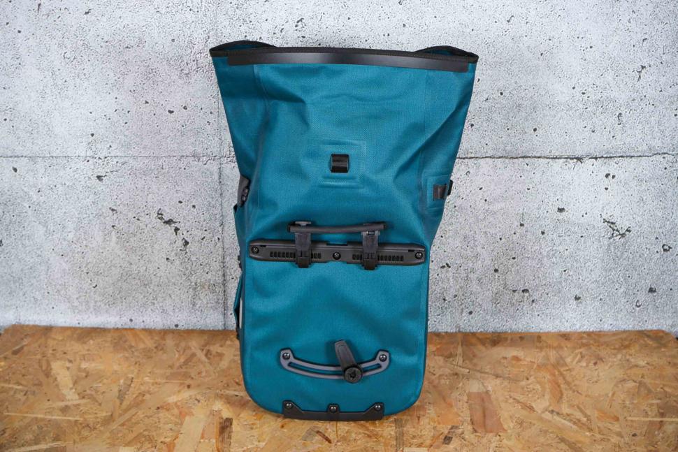 2024 Ortlieb Vario - roll top open.jpg