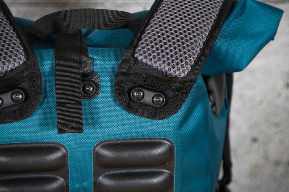 2024 Ortlieb Vario - strap detail.jpg