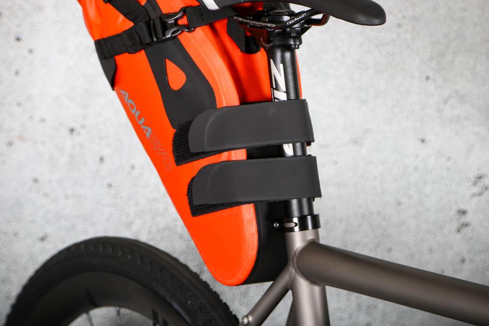2024 Oxford Aqua Evo Adventure Seat Pack - seat post straps 1.jpg