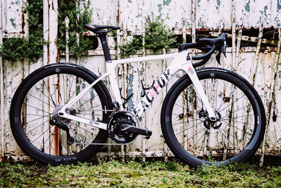 2024 Paris Roubaix Israel Premier Tech Factor Ostro Gravel - 1 (1)