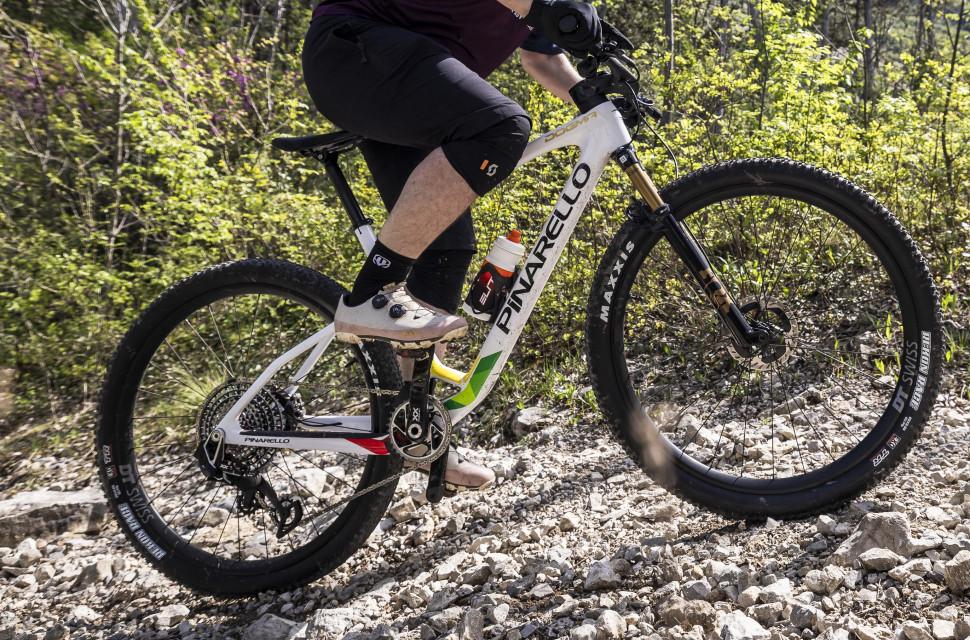 2024 pinarello dogma xc ht riding hero_0