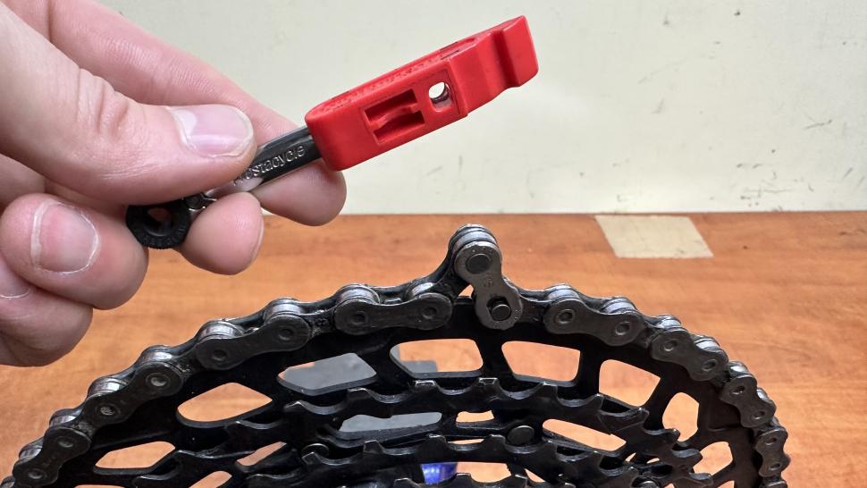 2024 Prestacycle Prestaratchet Go - master link breaker detail.JPG