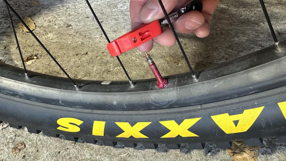 2024 Prestacycle Prestaratchet Go - valve core tool.JPG