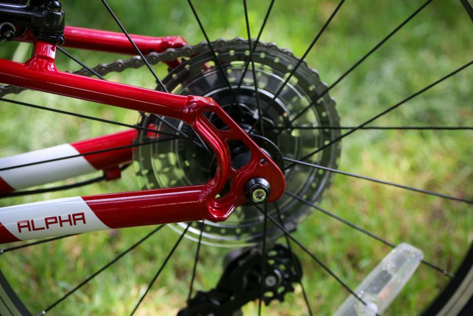 2024 Prevelo Alpha Three 20-inch - rear drop out.jpg