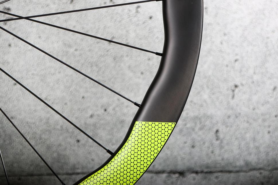 2024 Princeton Peak 4550 Evolution wheels - rim shape.jpg
