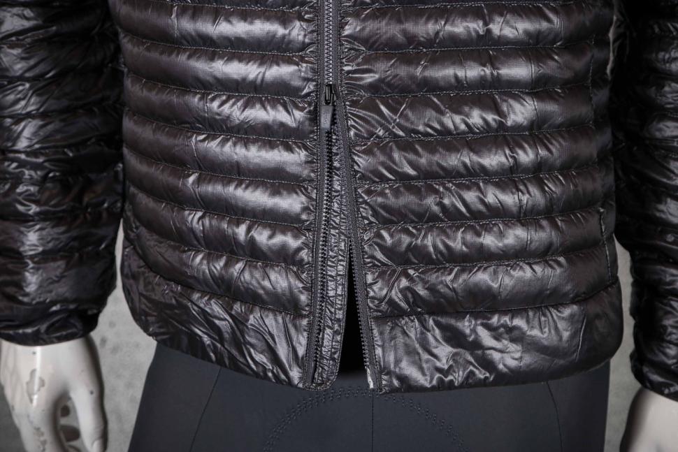 2024 Rapha Mens Explore Hooded Lightweight Down jacket - zip detail.jpg