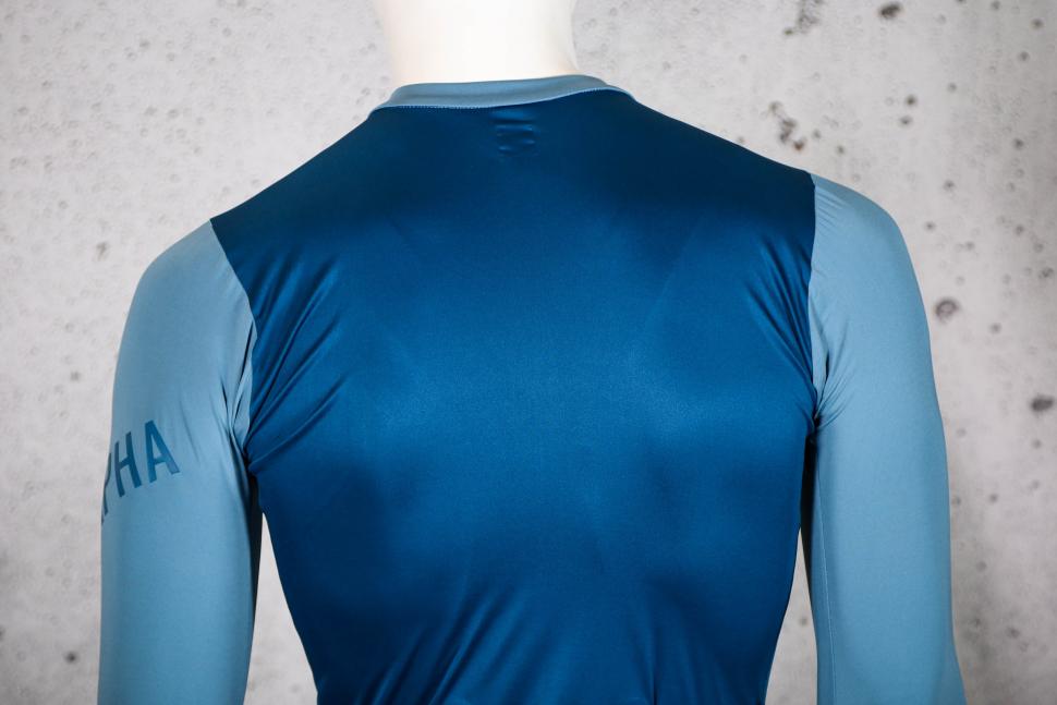 2024 Rapha Men's Pro Team Long Sleeve Lightweight Jersey - shoulders.jpg