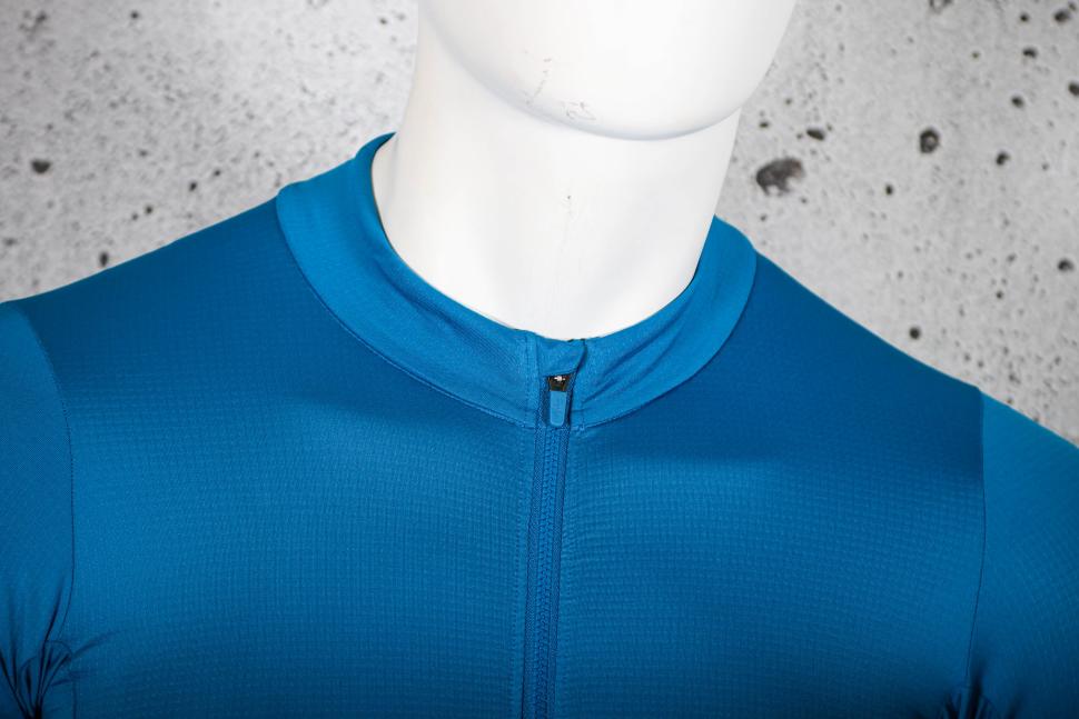 2024 Rapha Pro Team Long Sleeve Midweight Jersey - collar.jpg
