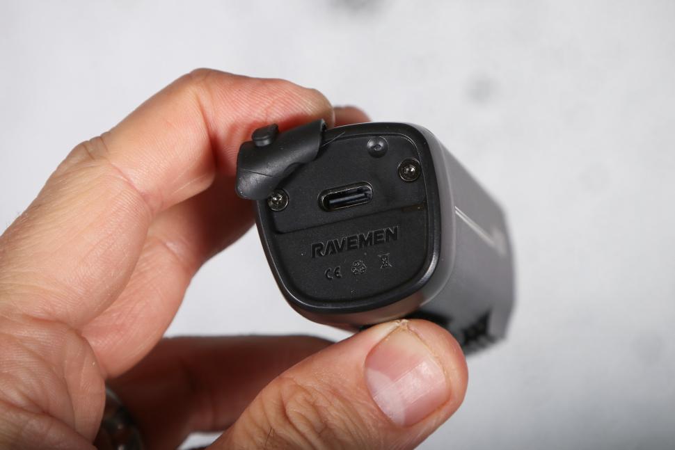 2024 Ravemen K1800 - USB port.jpg
