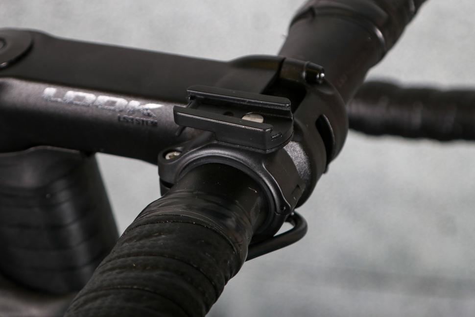 2024 Ravemen PR1400 - mount.jpg