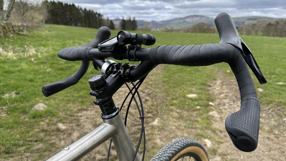 2024 Redshift Cruise Control Really Long Bar Tape - from side.JPG