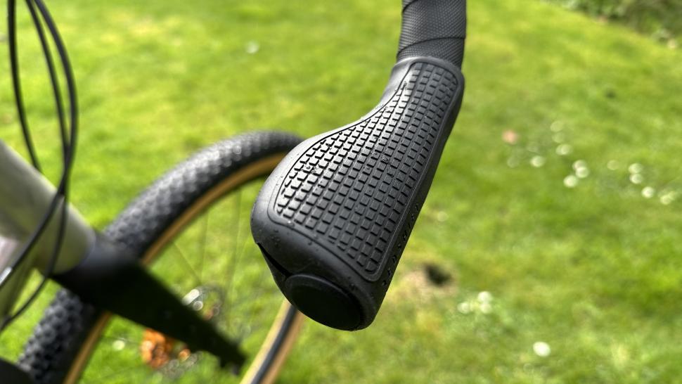 2024 Redshift Sports Cruise Control Drop Bar Grips - closeup.JPG