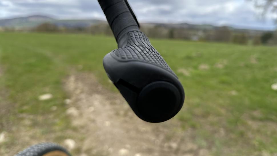 2024 Redshift Sports Cruise Control Drop Bar Grips - closeup(1).JPG