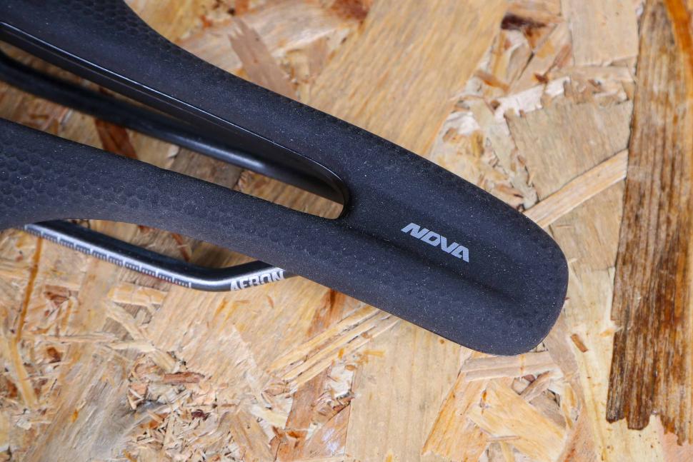 2024 Repente Nova Aeron saddle - nose.jpg