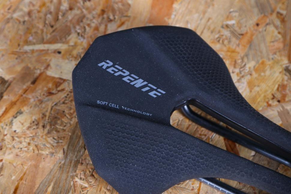 2024 Repente Nova Aeron saddle - rear.jpg