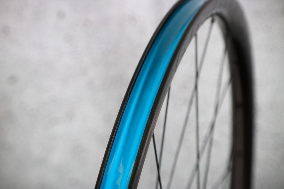2024 Reynolds AR 25 disc brake wheels - rim bed 1.jpg
