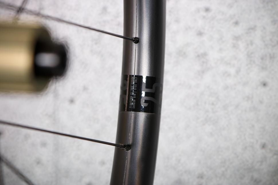 2024 Reynolds AR 25 disc brake wheels - rim profile.jpg