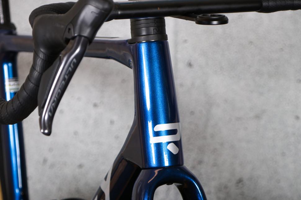 2024 Ridley Grifn RS - head tube badge.jpg
